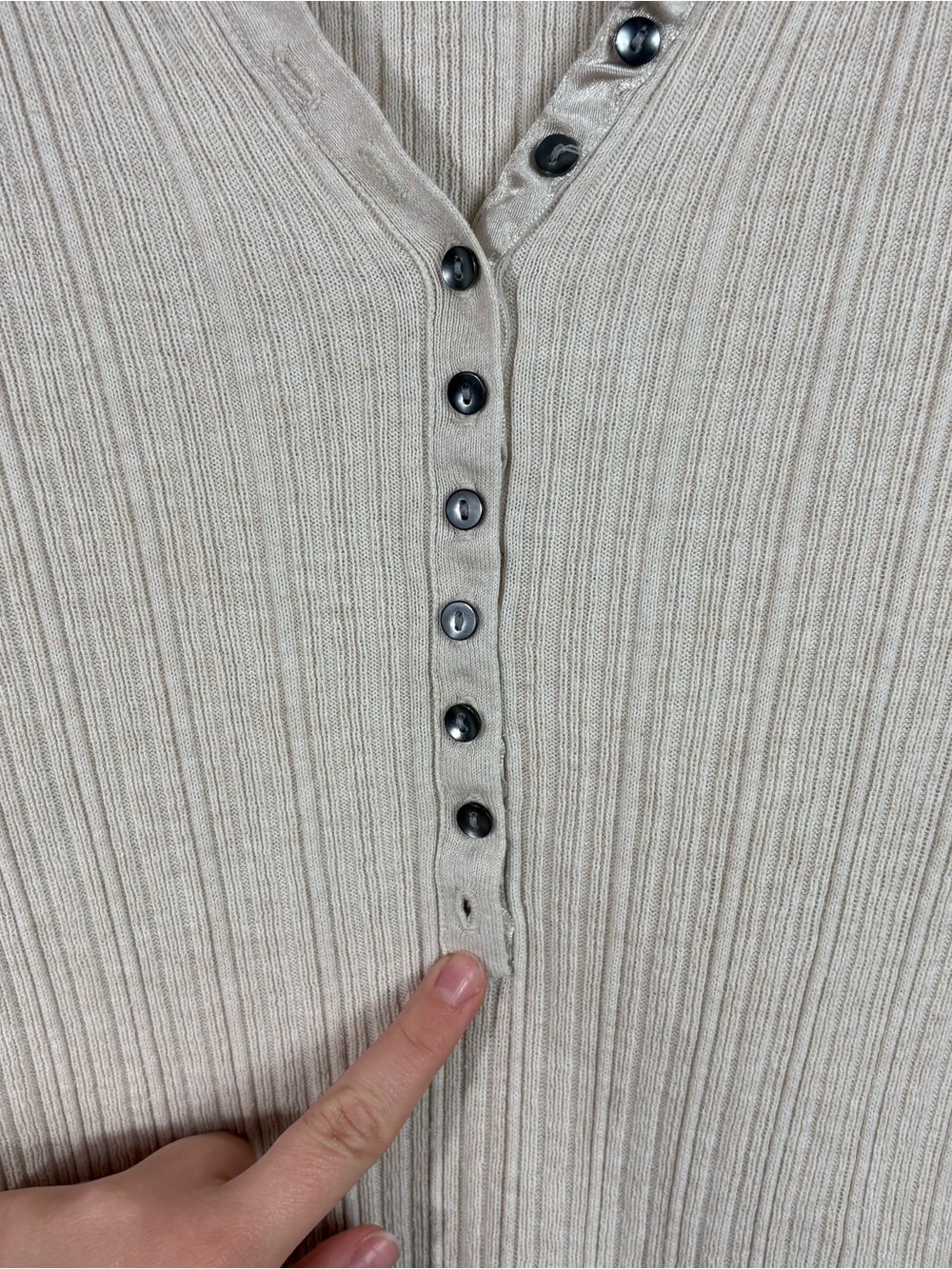 Vintage Y2K Fashion Bug Cream Tan Fitted Ribbed Knit Henley Shirt Bella Swan L - Picture 3 of 6